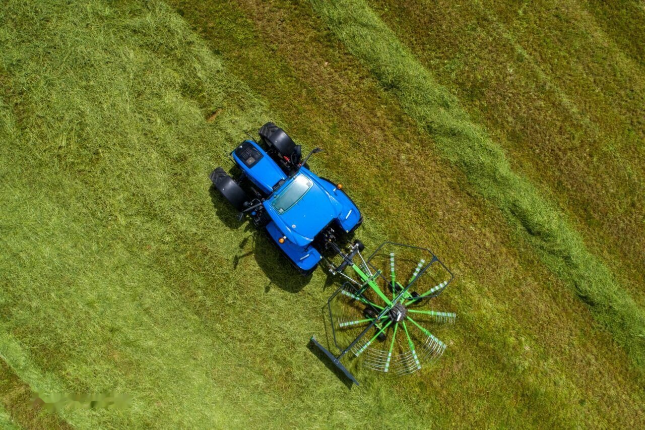 Talex Zgrabiarka karuzelowa zawieszana 3,6m Spyder - Szénaforgató: 3 kép. Talex Zgrabiarka karuzelowa zawieszana 3,6m Spyder - Szénaforgató: 3 kép.