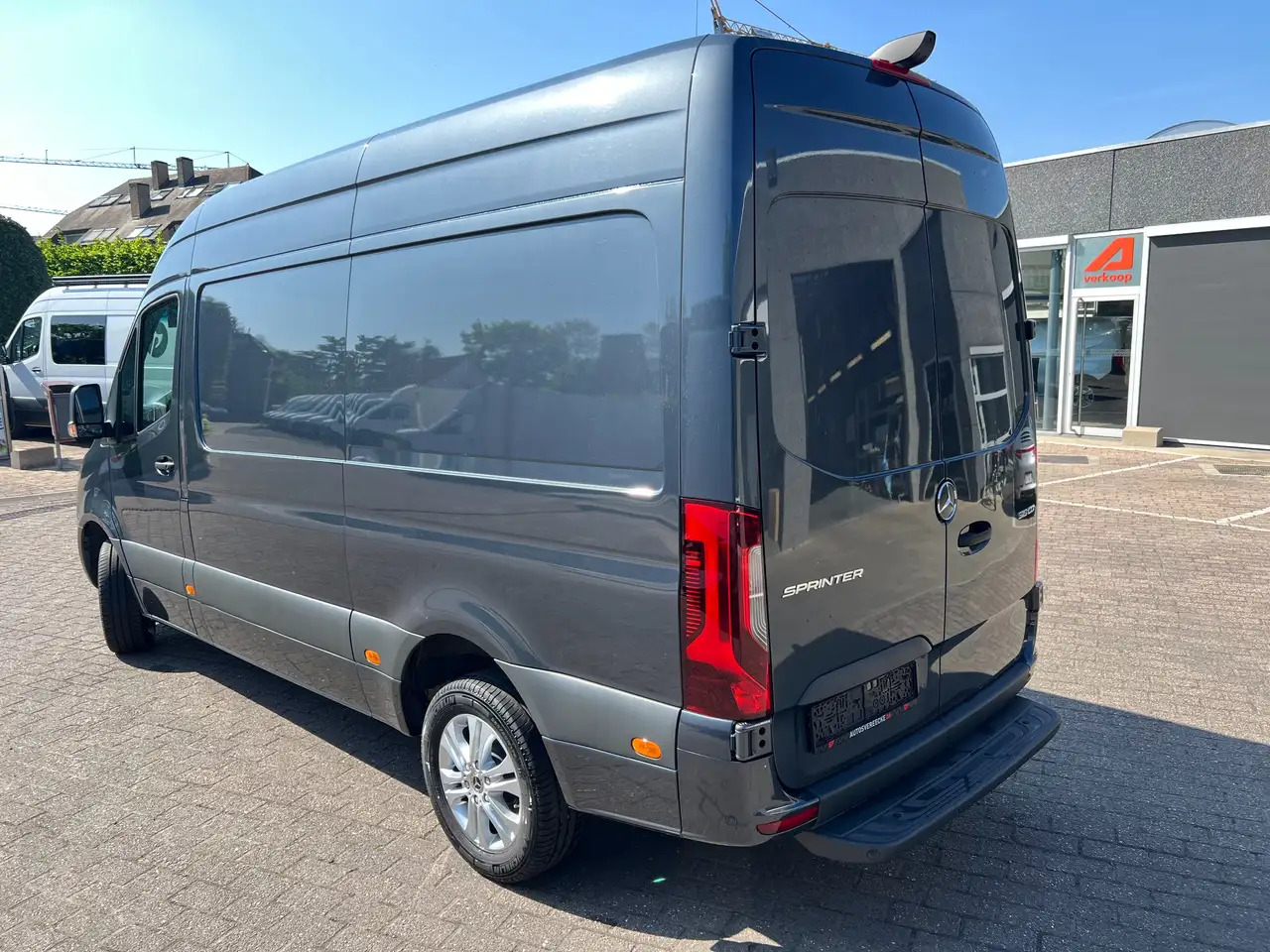 Mercedes-Benz Sprinter 319 L2H2 RWD (46.000€ex) CAMERA 360|MBUX 10,5" - Furgon, Duplakabinos kisteherautó: 4 kép. Mercedes-Benz Sprinter 319 L2H2 RWD (46.000€ex) CAMERA 360|MBUX 10,5" - Furgon, Duplakabinos kisteherautó: 4 kép.