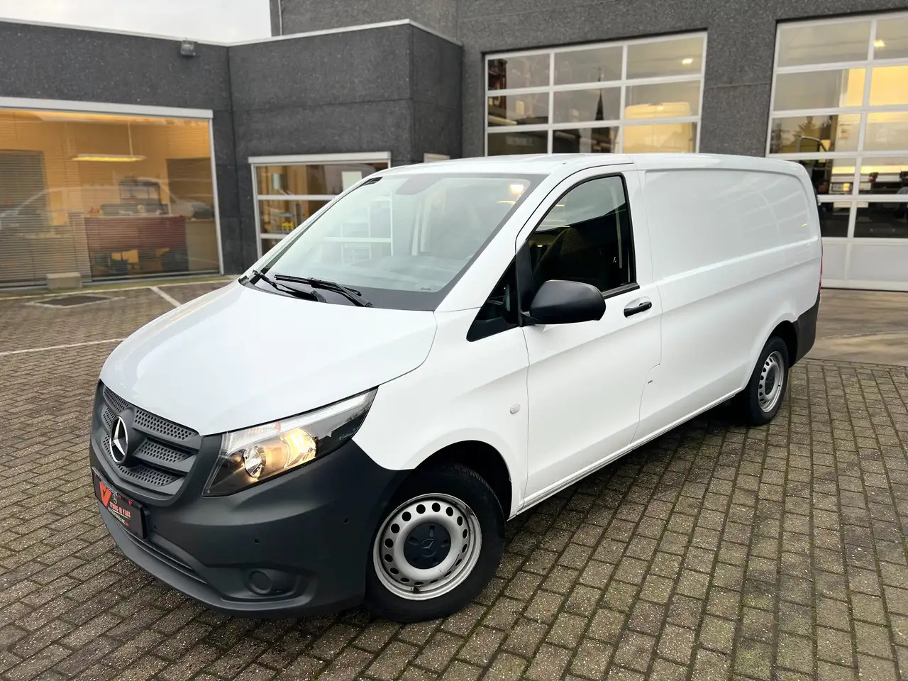 Mercedes-Benz Vito 114 PERFECT TOOL A2/L2 (28.900ex.) Camera|AUDIO40 - Furgon: 2 kép. Mercedes-Benz Vito 114 PERFECT TOOL A2/L2 (28.900ex.) Camera|AUDIO40 - Furgon: 2 kép.