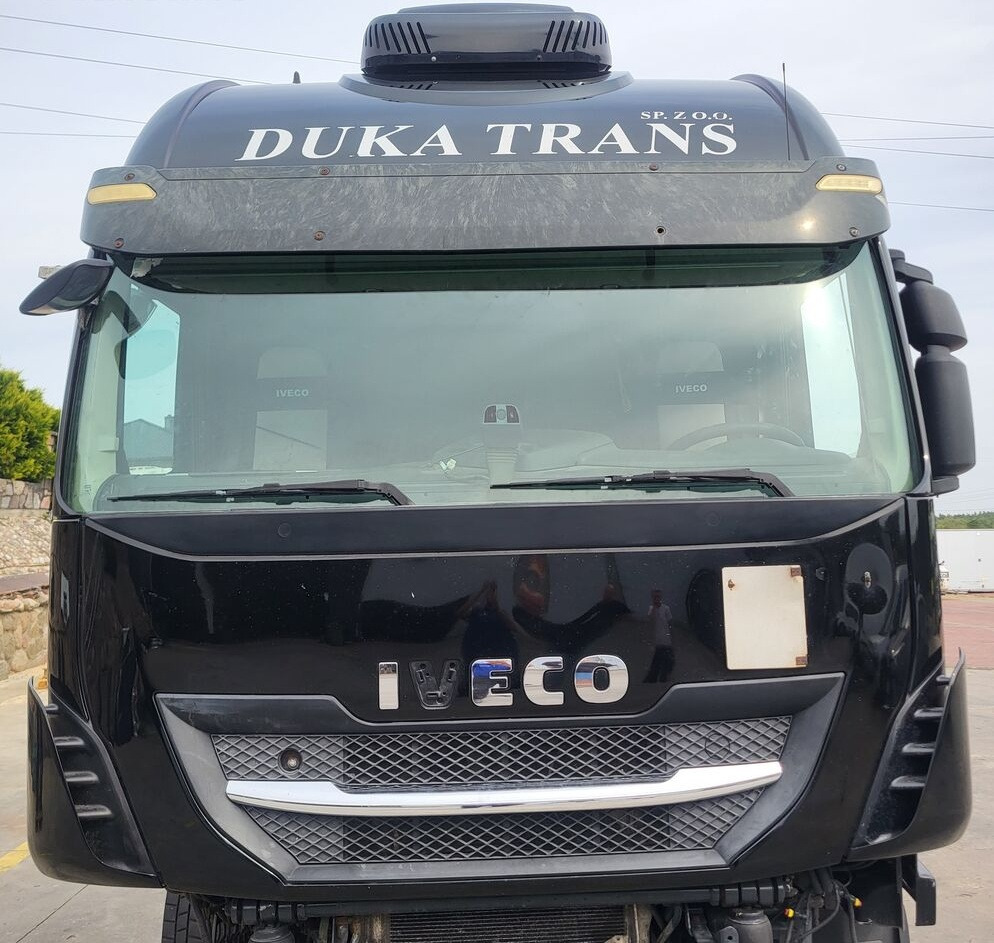 IVECO Stralis Hi-Way XP 2017r. Lift truck - Fülke - Teherautó: 2 kép. IVECO Stralis Hi-Way XP 2017r. Lift truck - Fülke - Teherautó: 2 kép.
