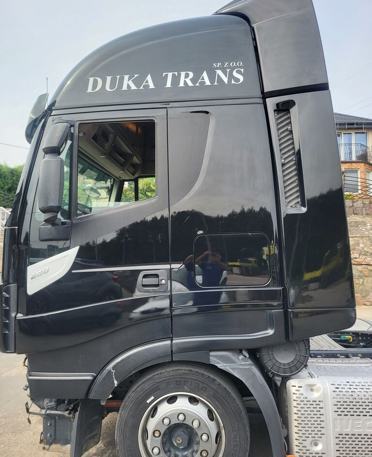IVECO Stralis Hi-Way XP 2017r. Lift truck - Fülke - Teherautó: 4 kép. IVECO Stralis Hi-Way XP 2017r. Lift truck - Fülke - Teherautó: 4 kép.