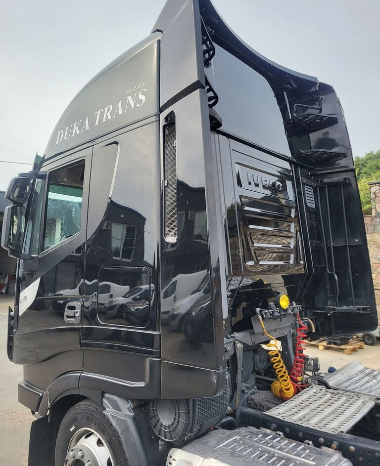 IVECO Stralis Hi-Way XP 2017r. Lift truck - Fülke - Teherautó: 3 kép. IVECO Stralis Hi-Way XP 2017r. Lift truck - Fülke - Teherautó: 3 kép.