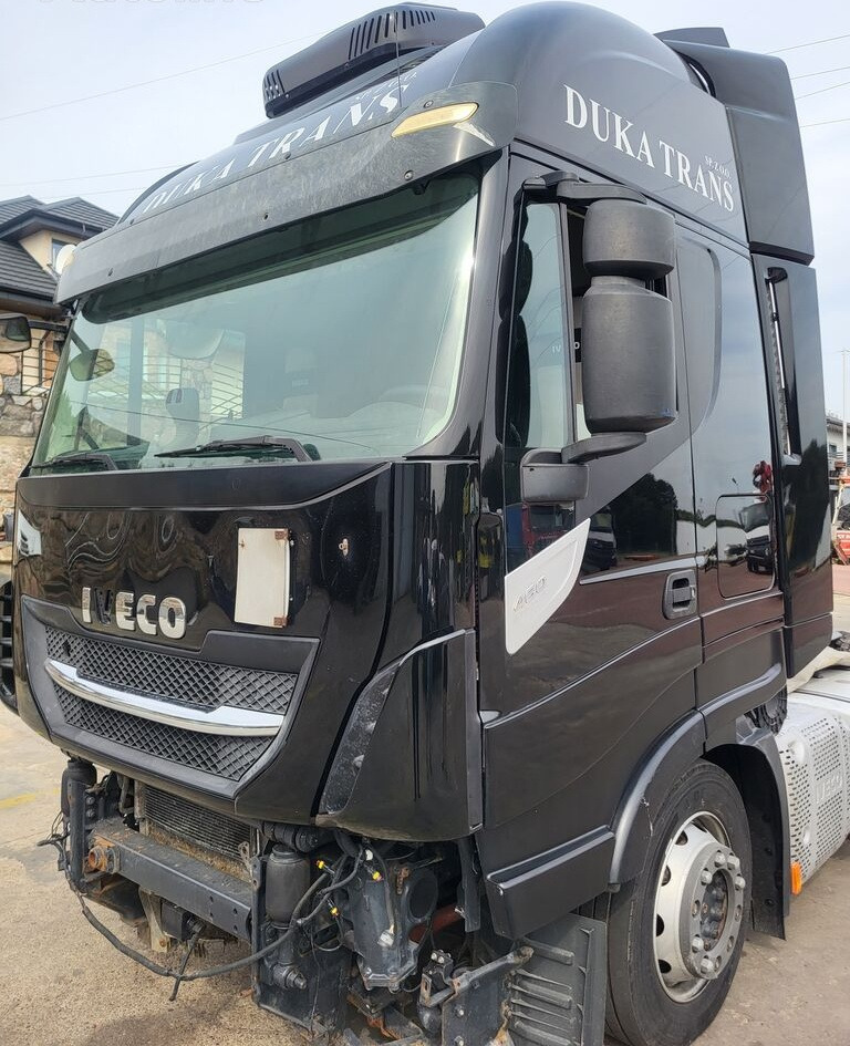 IVECO Stralis Hi-Way XP 2017r. Lift truck - Fülke - Teherautó: 1 kép. IVECO Stralis Hi-Way XP 2017r. Lift truck - Fülke - Teherautó: 1 kép.