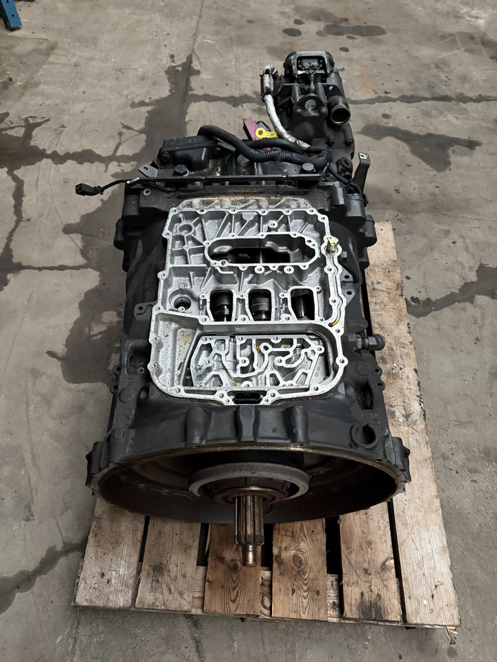 Iveco Hi-Way S-Way - Sebességváltó: 3 kép. Iveco Hi-Way S-Way - Sebességváltó: 3 kép.