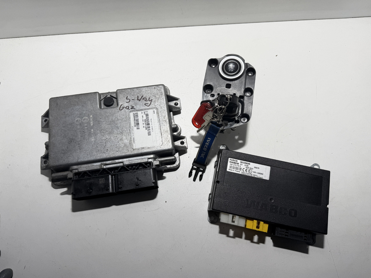 Iveco S-Way LNG CNG - Elektromos rendszer: 1 kép. Iveco S-Way LNG CNG - Elektromos rendszer: 1 kép.