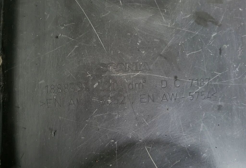 Scania 320L 1888934 Scania 320L 1888934 truck - Üzemanyag tartály - Teherautó: 5 kép. Scania 320L 1888934 Scania 320L 1888934 truck - Üzemanyag tartály - Teherautó: 5 kép.