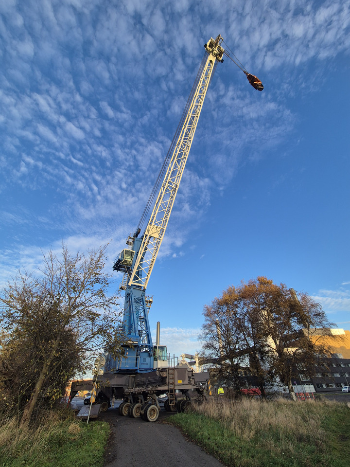 Liebherr LHM250 - Kikötői berendezés: 3 kép. Liebherr LHM250 - Kikötői berendezés: 3 kép.
