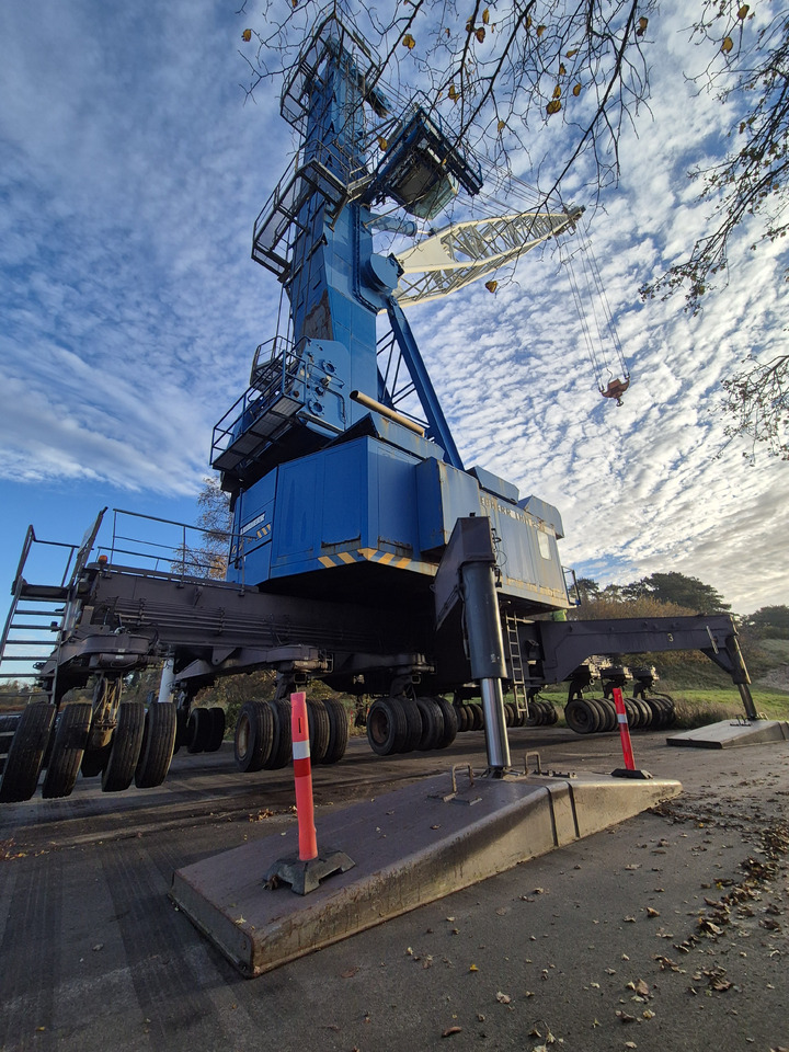 Liebherr LHM250 - Kikötői berendezés: 5 kép. Liebherr LHM250 - Kikötői berendezés: 5 kép.
