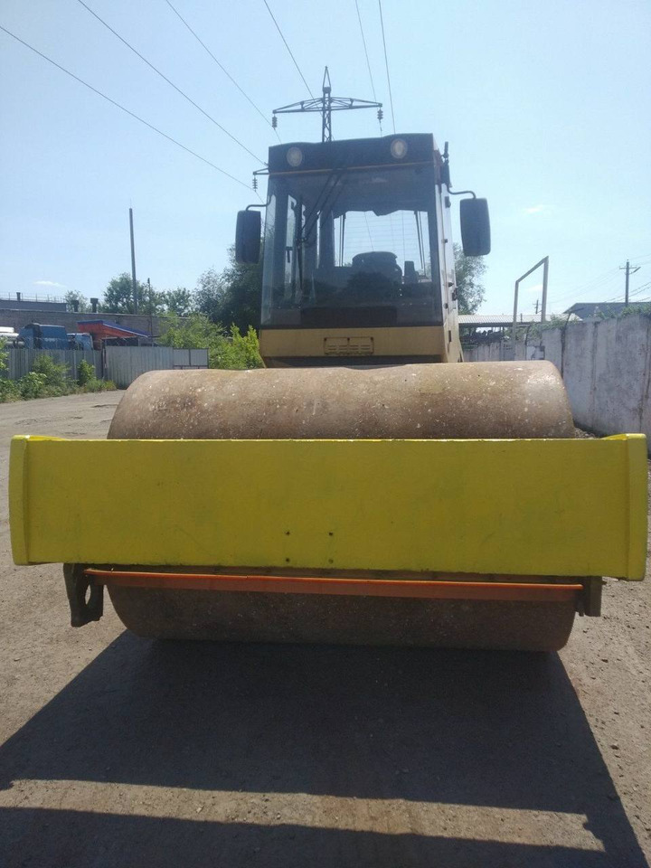 BOMAG BW 216 DH-4 - Talajtömörítő: 3 kép. BOMAG BW 216 DH-4 - Talajtömörítő: 3 kép.