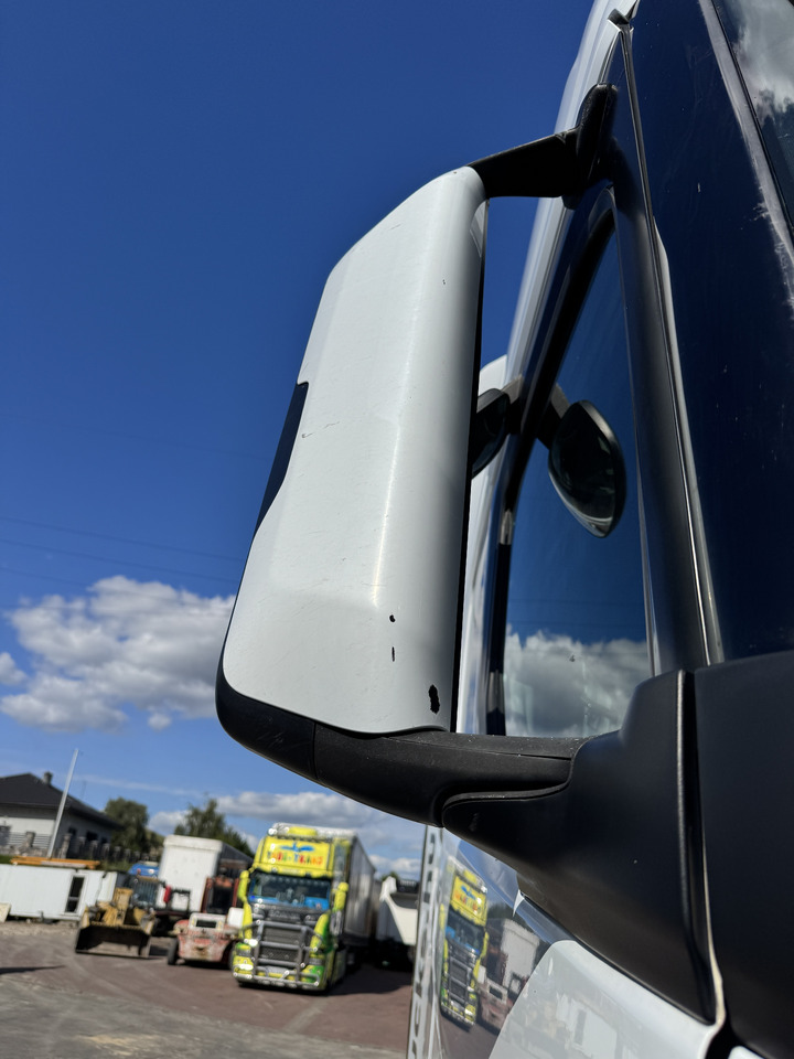 Ford F-Max - Visszapillantó tükör: 2 kép. Ford F-Max - Visszapillantó tükör: 2 kép.