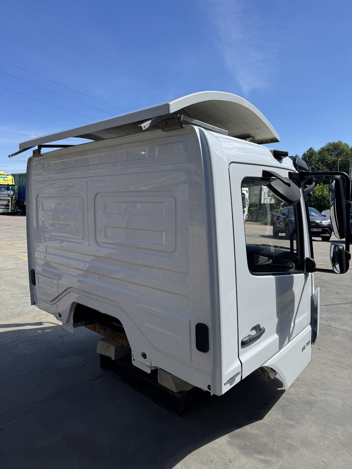 Mercedes Atego III - Fülke: 4 kép. Mercedes Atego III - Fülke: 4 kép.