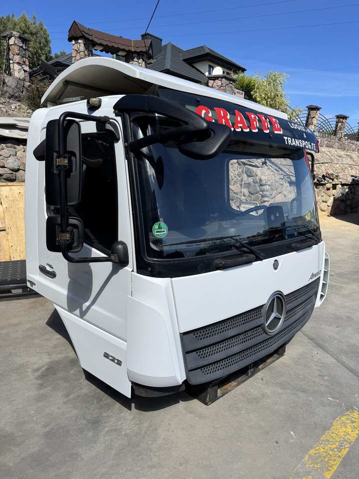 Mercedes Atego III - Fülke: 2 kép. Mercedes Atego III - Fülke: 2 kép.
