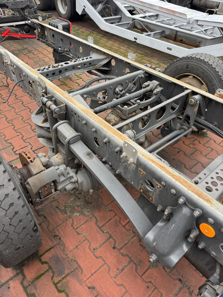 Mercedes Atego - Hátsó tengely: 5 kép. Mercedes Atego - Hátsó tengely: 5 kép.