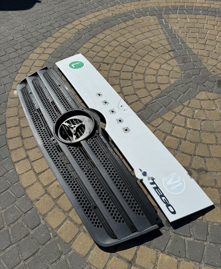 Mercedes-Benz Atego III E6 - Motorháztető - Teherautó: 3 kép. Mercedes-Benz Atego III E6 - Motorháztető - Teherautó: 3 kép.