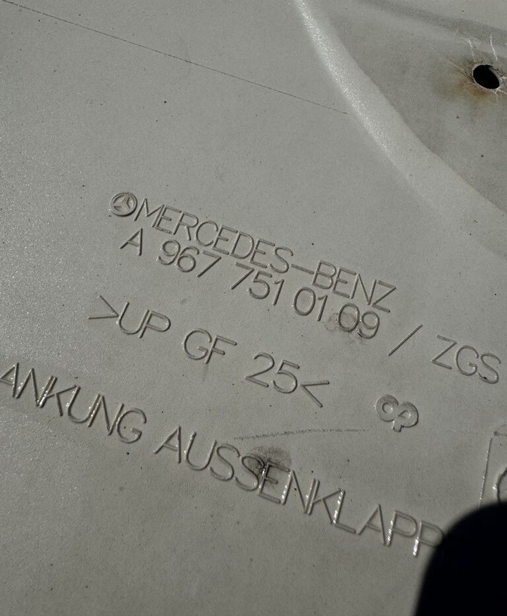 Mercedes-Benz Atego III E6 - Motorháztető - Teherautó: 5 kép. Mercedes-Benz Atego III E6 - Motorháztető - Teherautó: 5 kép.