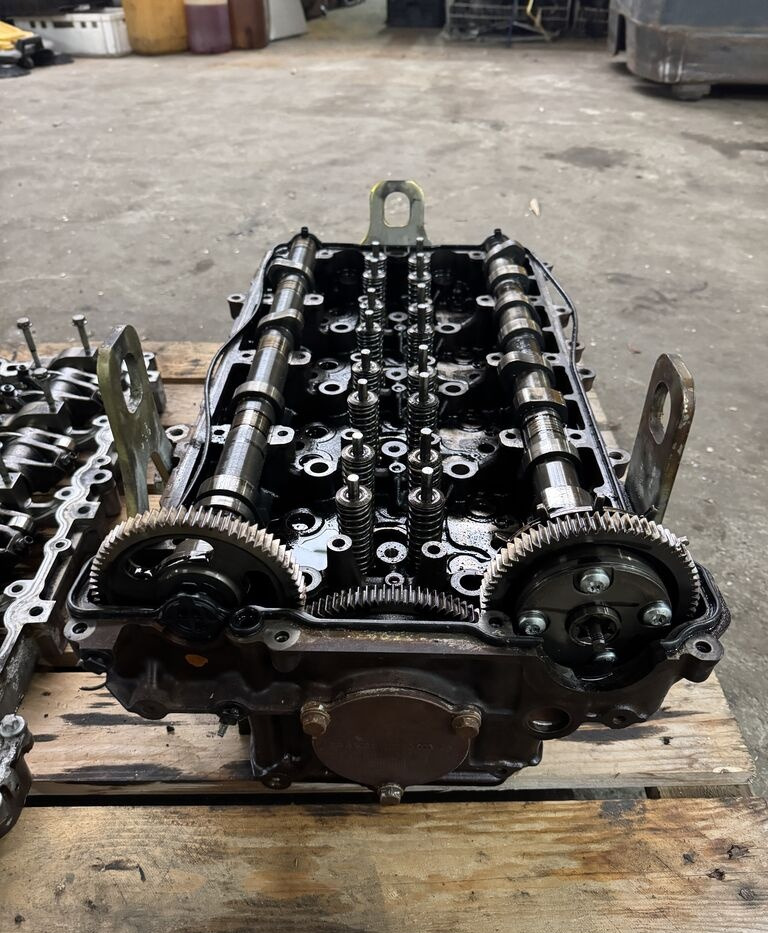 Mercedes-Benz Atego III E6 - Motor fej - Teherautó: 2 kép. Mercedes-Benz Atego III E6 - Motor fej - Teherautó: 2 kép.