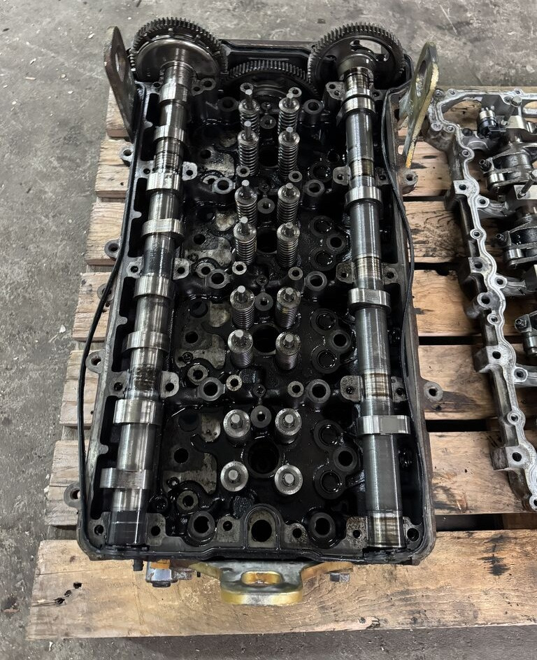 Mercedes-Benz Atego III E6 - Motor fej - Teherautó: 4 kép. Mercedes-Benz Atego III E6 - Motor fej - Teherautó: 4 kép.