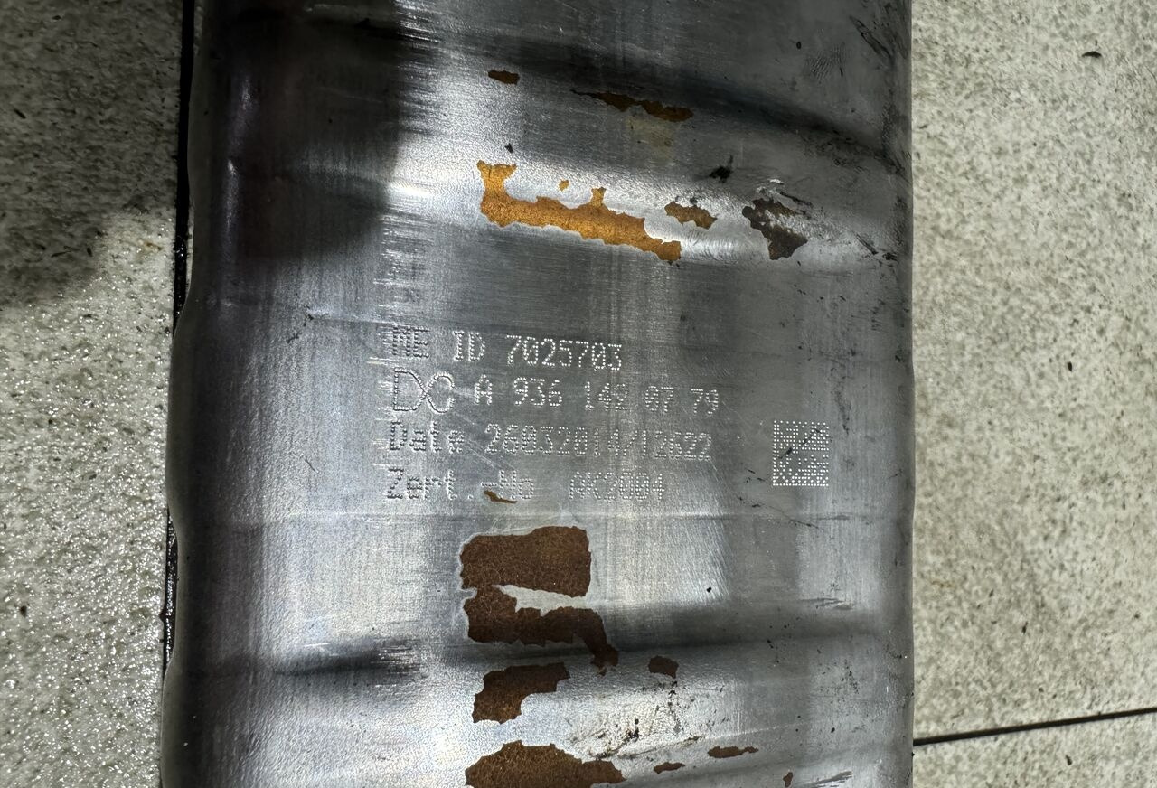 Mercedes-Benz Atego OM 934 E6 - Motor és alkatrészek - Teherautó: 4 kép. Mercedes-Benz Atego OM 934 E6 - Motor és alkatrészek - Teherautó: 4 kép.