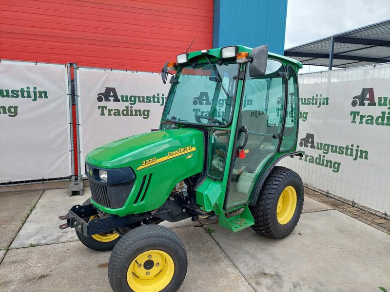 John Deere 2320 - Kistraktor: 1 kép. John Deere 2320 - Kistraktor: 1 kép.