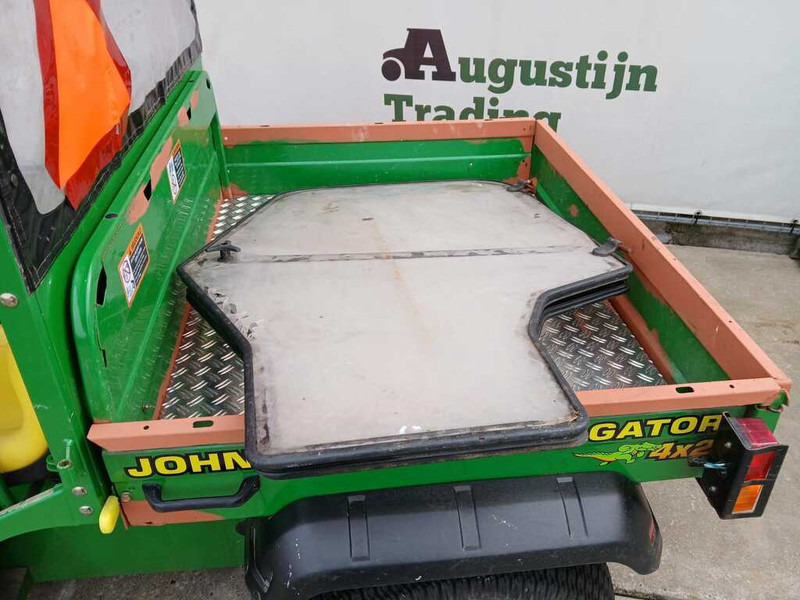 Rotációs kapa John Deere 4x2: 14 kép.