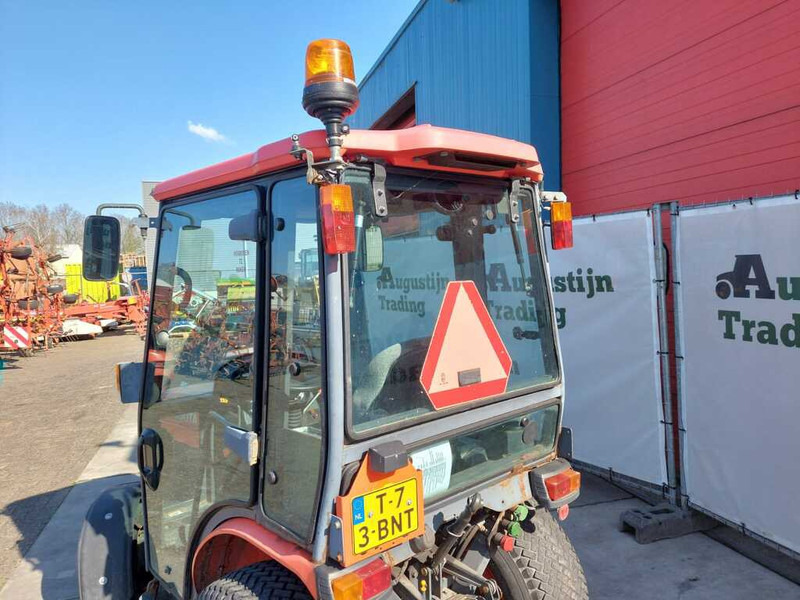 Kubota B2530 - Kistraktor: 2 kép. Kubota B2530 - Kistraktor: 2 kép.