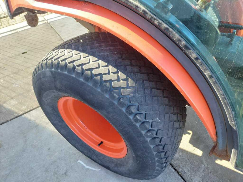 Kubota B2530 - Kistraktor: 5 kép. Kubota B2530 - Kistraktor: 5 kép.