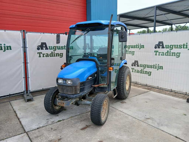 New Holland TC 27 - Kistraktor: 1 kép. New Holland TC 27 - Kistraktor: 1 kép.