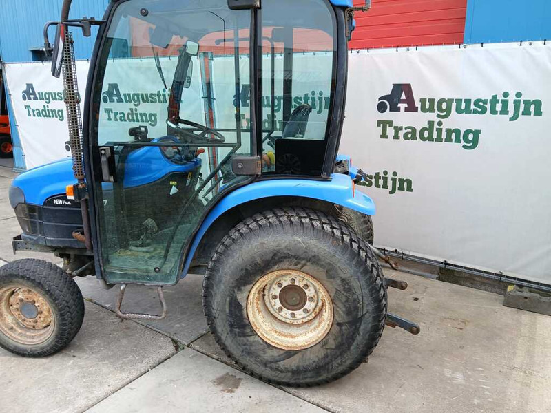 New Holland TC 27 - Kistraktor: 4 kép. New Holland TC 27 - Kistraktor: 4 kép.
