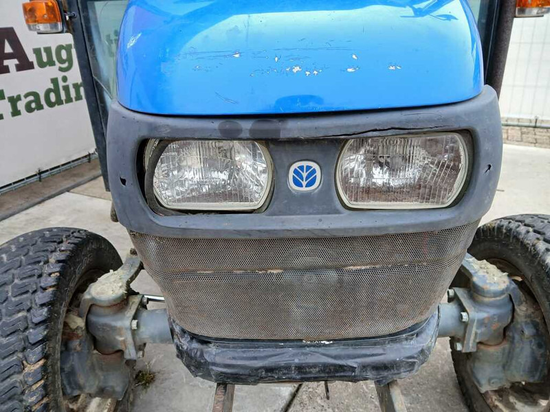New Holland TC 27 - Kistraktor: 5 kép. New Holland TC 27 - Kistraktor: 5 kép.