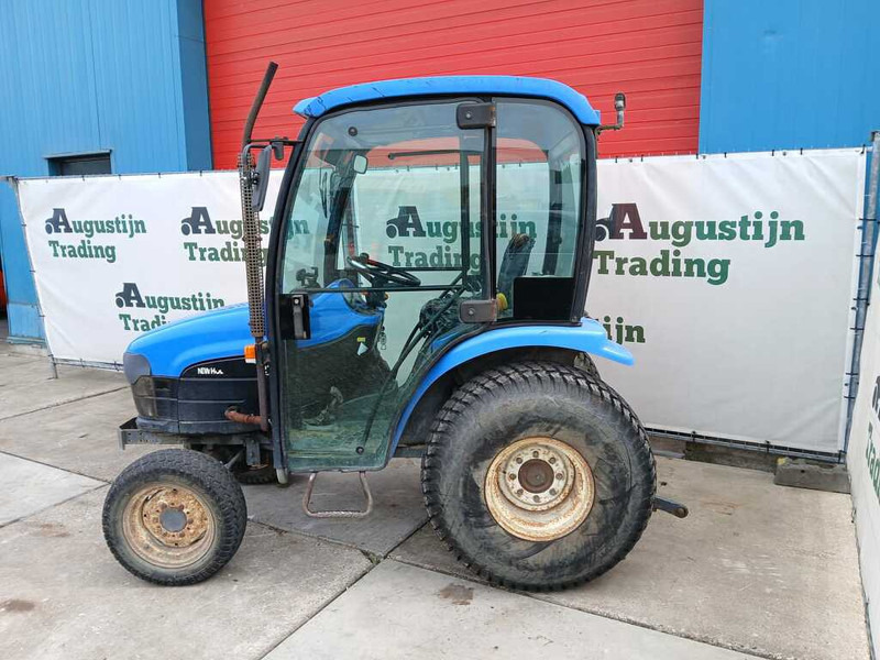 New Holland TC 27 - Kistraktor: 2 kép. New Holland TC 27 - Kistraktor: 2 kép.