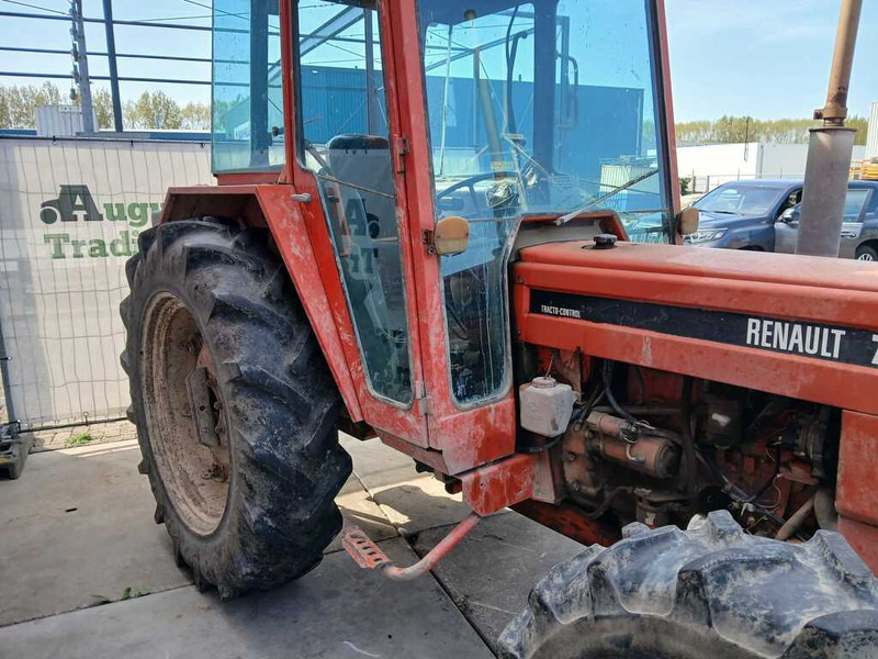Renault 781-4 - Traktor: 3 kép. Renault 781-4 - Traktor: 3 kép.