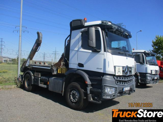 Mercedes-Benz Arocs 1845 LK - Konténerszállító: 2 kép. Mercedes-Benz Arocs 1845 LK - Konténerszállító: 2 kép.