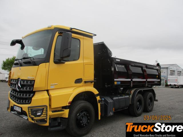 Mercedes-Benz Arocs 3351 K - Billenőplatós teherautó: 1 kép. Mercedes-Benz Arocs 3351 K - Billenőplatós teherautó: 1 kép.