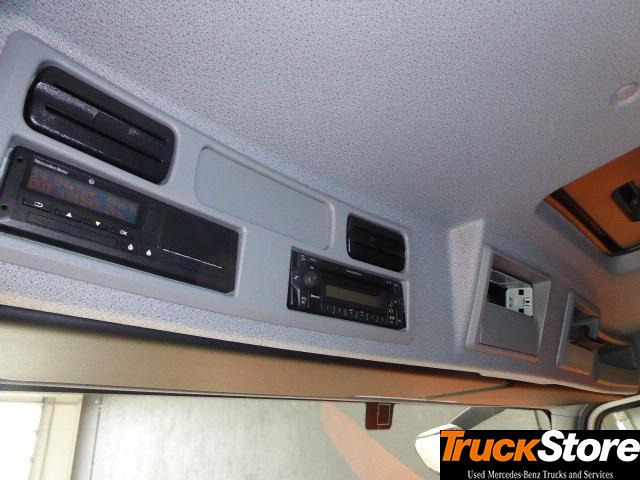 Mercedes-Benz Atego 818 L - Platós kisteherautó: 5 kép. Mercedes-Benz Atego 818 L - Platós kisteherautó: 5 kép.