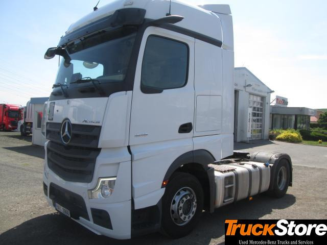 Mercedes-Benz Actros 1845 LS - Nyergesvontató: 1 kép. Mercedes-Benz Actros 1845 LS - Nyergesvontató: 1 kép.