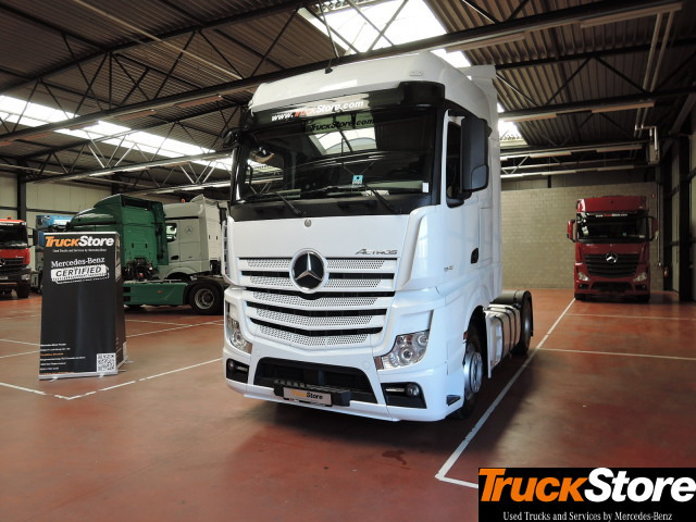 Mercedes-Benz Actros 1845 LS - Nyergesvontató: 1 kép. Mercedes-Benz Actros 1845 LS - Nyergesvontató: 1 kép.