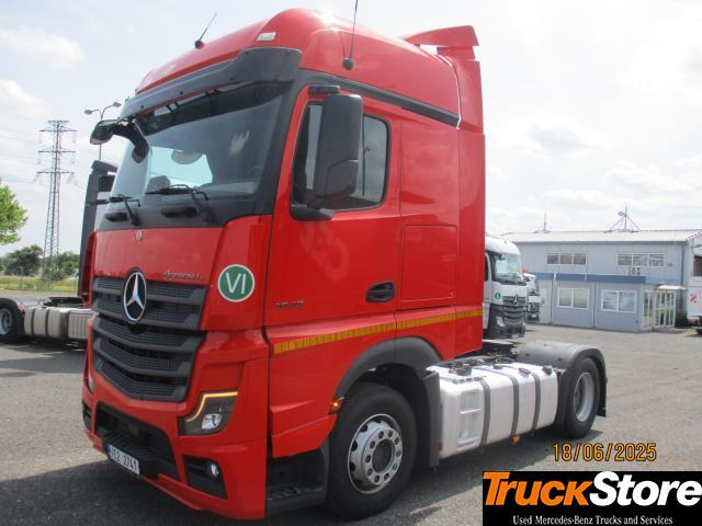 Mercedes-Benz Actros 1845 LS - Nyergesvontató: 1 kép. Mercedes-Benz Actros 1845 LS - Nyergesvontató: 1 kép.