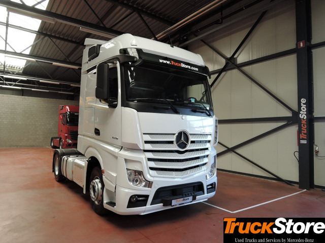 Mercedes-Benz Actros 1845 LS - Nyergesvontató: 3 kép. Mercedes-Benz Actros 1845 LS - Nyergesvontató: 3 kép.