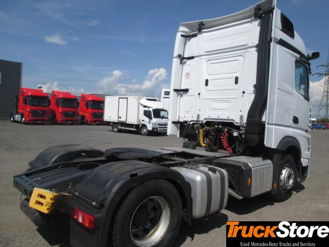 Mercedes-Benz Actros 1845 LS - Nyergesvontató: 3 kép. Mercedes-Benz Actros 1845 LS - Nyergesvontató: 3 kép.
