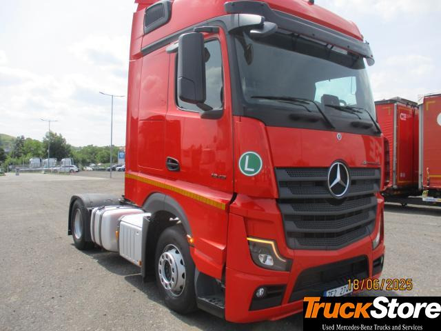 Mercedes-Benz Actros 1845 LS - Nyergesvontató: 2 kép. Mercedes-Benz Actros 1845 LS - Nyergesvontató: 2 kép.