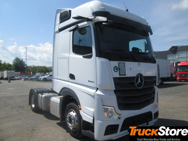 Mercedes-Benz Actros 1845 LS - Nyergesvontató: 2 kép. Mercedes-Benz Actros 1845 LS - Nyergesvontató: 2 kép.