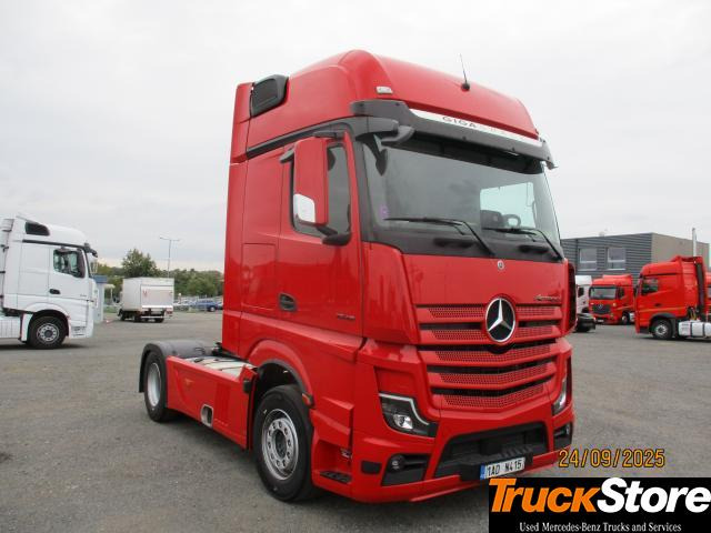 Mercedes-Benz Actros 1848 LS - Nyergesvontató: 2 kép. Mercedes-Benz Actros 1848 LS - Nyergesvontató: 2 kép.