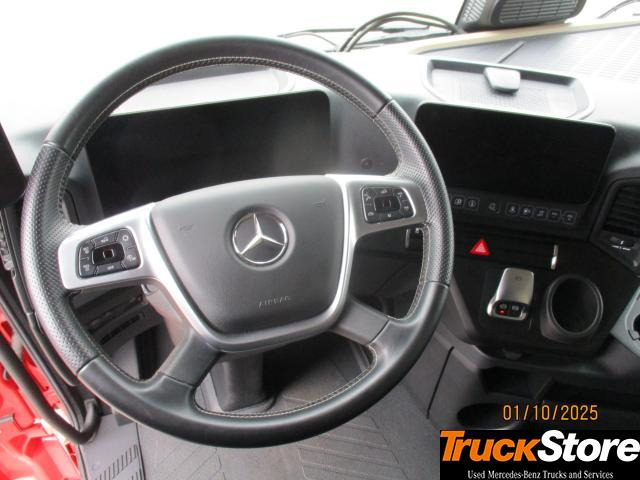Mercedes-Benz Actros 1848 LS - Nyergesvontató: 2 kép. Mercedes-Benz Actros 1848 LS - Nyergesvontató: 2 kép.