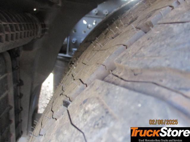 Mercedes-Benz Actros 1851 LS - Nyergesvontató: 5 kép. Mercedes-Benz Actros 1851 LS - Nyergesvontató: 5 kép.