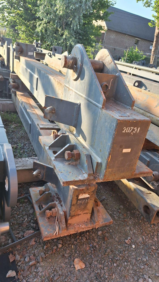 LIEBHERR Unterwagen 256HC - Daru: 2 kép. LIEBHERR Unterwagen 256HC - Daru: 2 kép.