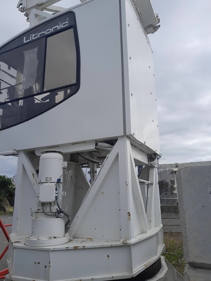 Liebherr 132EC H8 Liitronic - Toronydaru: 2 kép. Liebherr 132EC H8 Liitronic - Toronydaru: 2 kép.