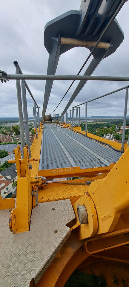 Liebherr 250EC-B12 Litronic - Toronydaru: 3 kép. Liebherr 250EC-B12 Litronic - Toronydaru: 3 kép.