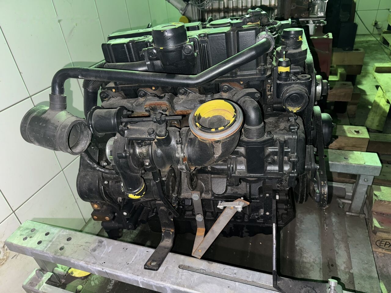 Deutz TCD 2.9 L4 Deutz 2.9 TCD L4 - Motor - Kotrógép: 2 kép. Deutz TCD 2.9 L4 Deutz 2.9 TCD L4 - Motor - Kotrógép: 2 kép.