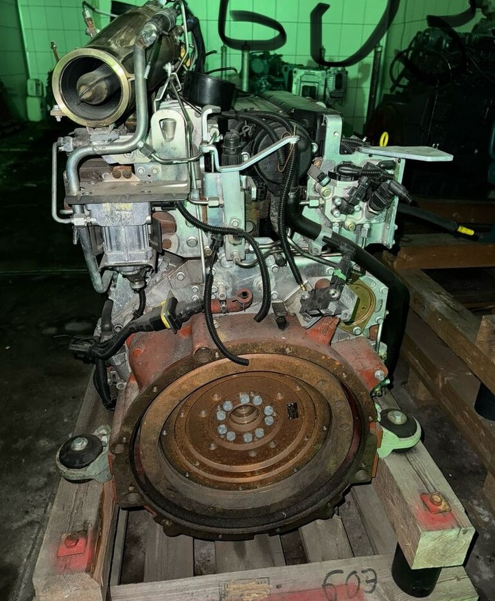 Deutz TCD 4.1 L4 Deutz - Motor - Kotrógép: 1 kép. Deutz TCD 4.1 L4 Deutz - Motor - Kotrógép: 1 kép.