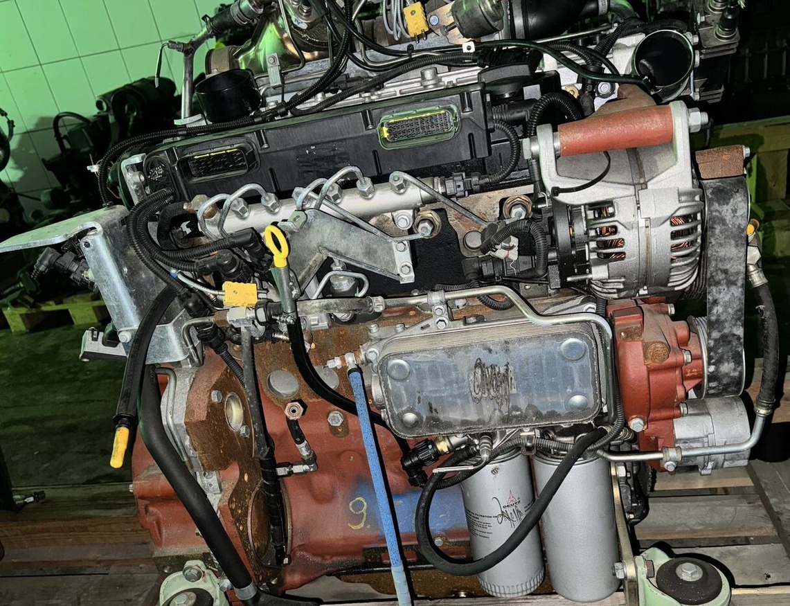 Deutz TCD 4.1 L4 Deutz - Motor - Kotrógép: 4 kép. Deutz TCD 4.1 L4 Deutz - Motor - Kotrógép: 4 kép.